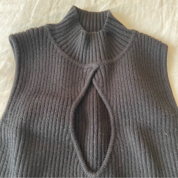 Pretty Garbage Keyhole Cropped Top (black) - Size M - Picture 3 of 4